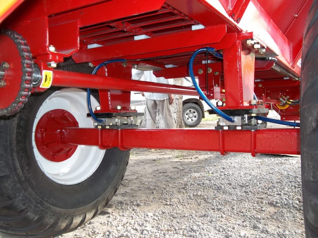 Load cells in fertilizer spreaders